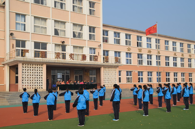 长海高中组织2013年会操比赛